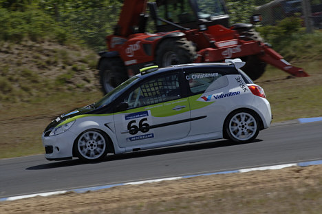 Claus Christensen vandt begge Renault Clio Cup-løb og fordoblede sit antal af sejre søndag.